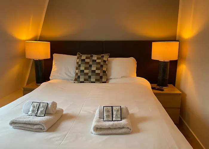 Cs Exclusive Of Princess Street West End