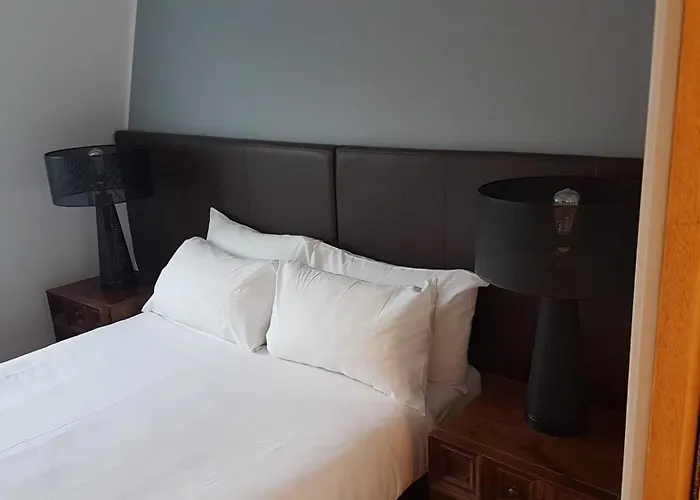 Cs Exclusive Of Princess Street West End Aparthotel Edimburgo