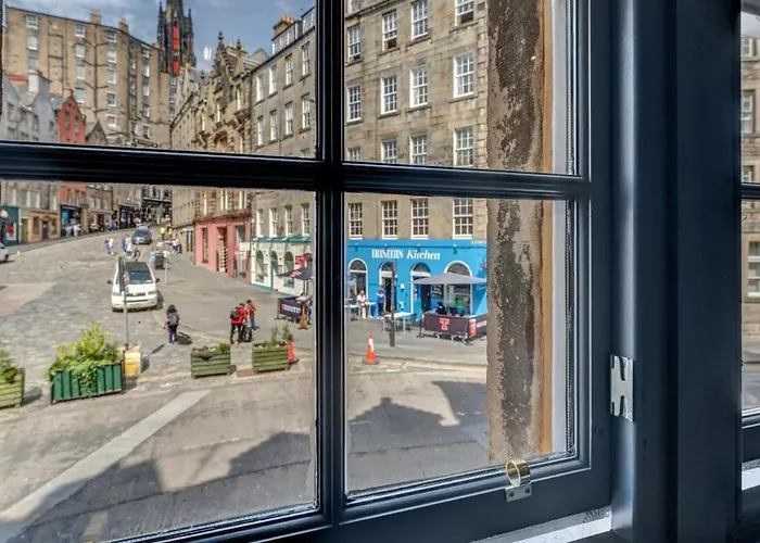 Warden's Close Edinburg