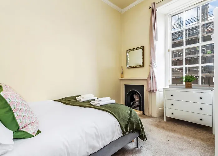 Lägenhet Large Super 3 Bed -princes Street, Parking