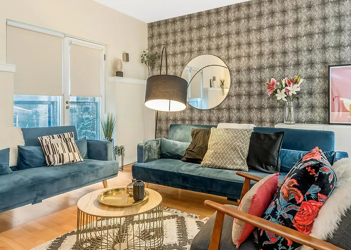 Beautiful Designer 2 Bed 2 Bath Old Town - Parking Apartament