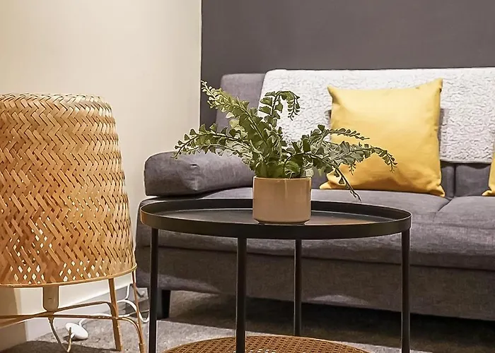 Beautiful Designer 2 Bed 2 Bath Old Town - Parking Apartament