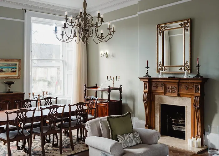 Prestigious Townhouse Close To Princes Street 公寓 *