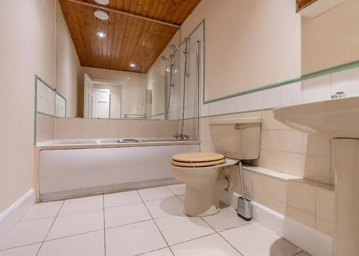 In Excellent Centre Location