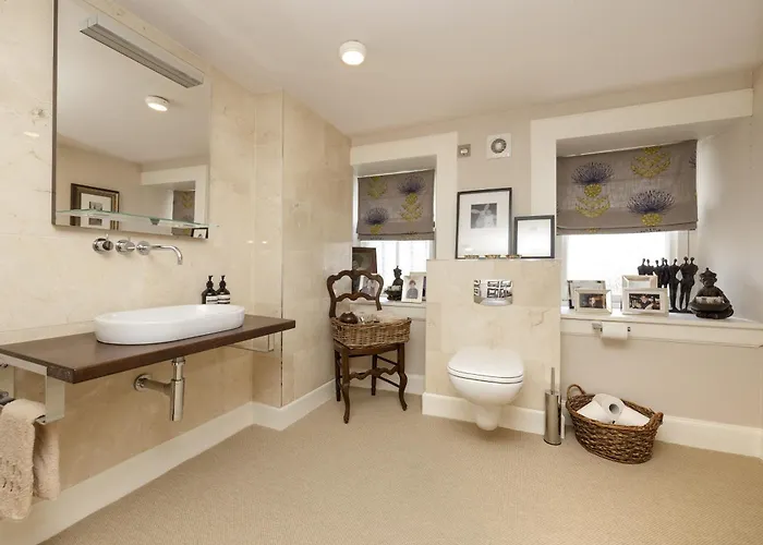 Prestigious Townhouse Close To Princes Street 爱丁堡