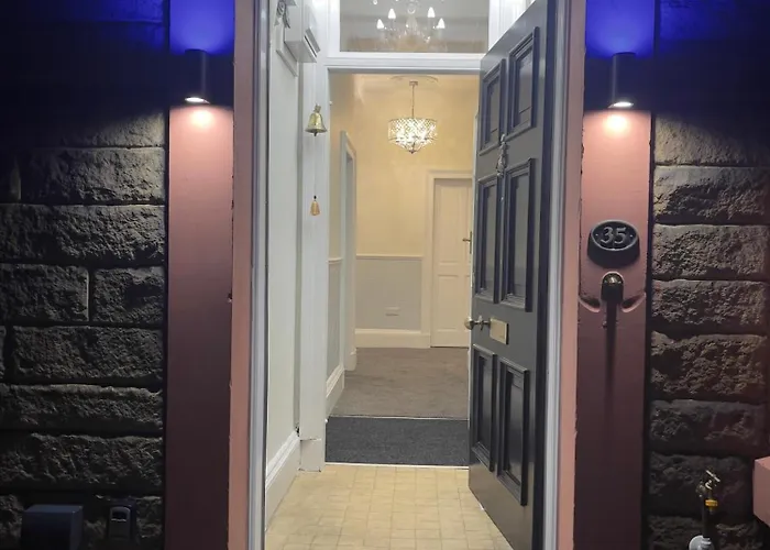 Entire Victorian House 2br - 4 Guests אדינבורו