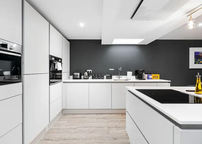 Righ - Luxury West End Artisan Apartament