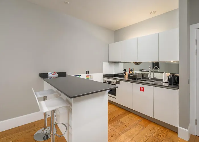 Destiny Scotland - St Andrew Square * Эдинбург