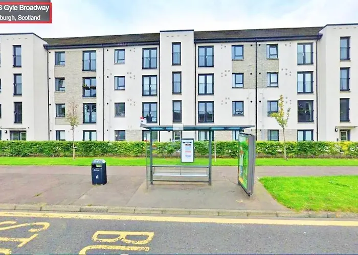 Holiday home Newbuild - 3 Bedrooms, 2 Baths,5 Mins From Airport Edinburgh