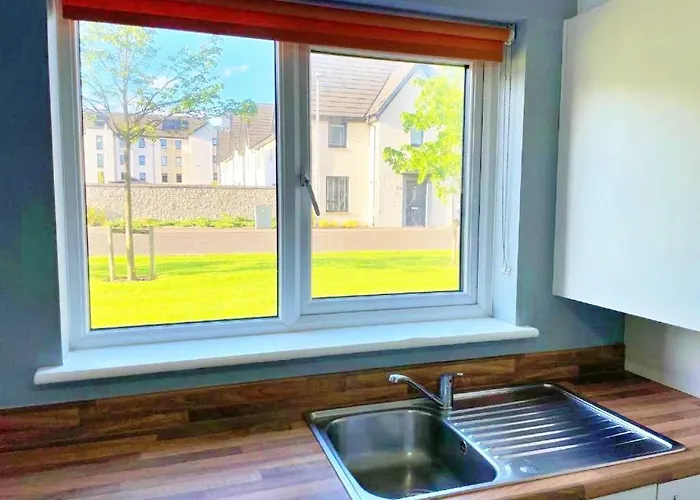 Newbuild - 3 Bedrooms, 2 Baths,5 Mins From Airport