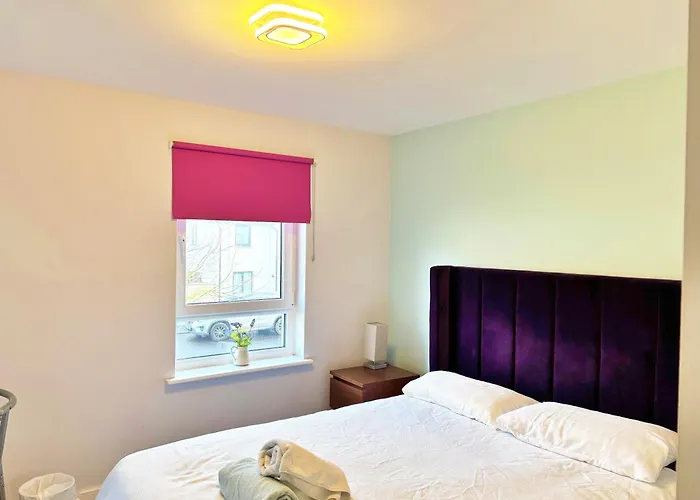 3 Bed House With Parking Near Airport Edinburgh