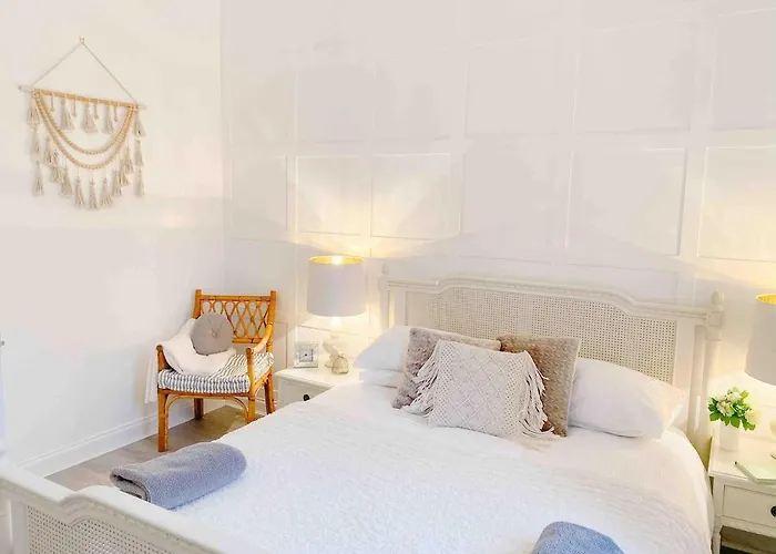 Apartment Chic Flat Close To Edinburgh, Airport, & Zoo