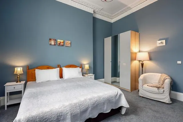 A Two Bedroom - Victorian At 8 Priestfield Road * 에든버러
