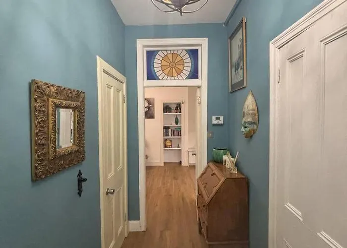 Bright Floor 2br In Morningside, Easy Centre Links, Close To And Royal Hospital Apartmán