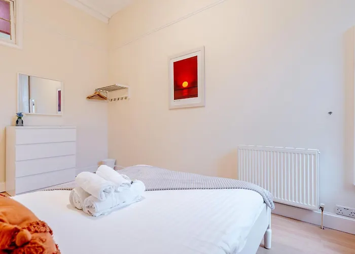 Delightful Ground Floor Newington Flat *