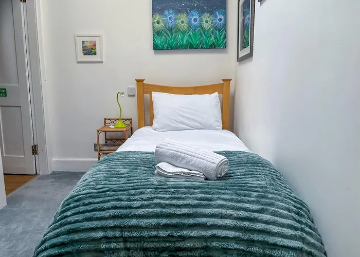 Bright Floor 2br In Morningside, Easy Centre Links, Close To And Royal Hospital *