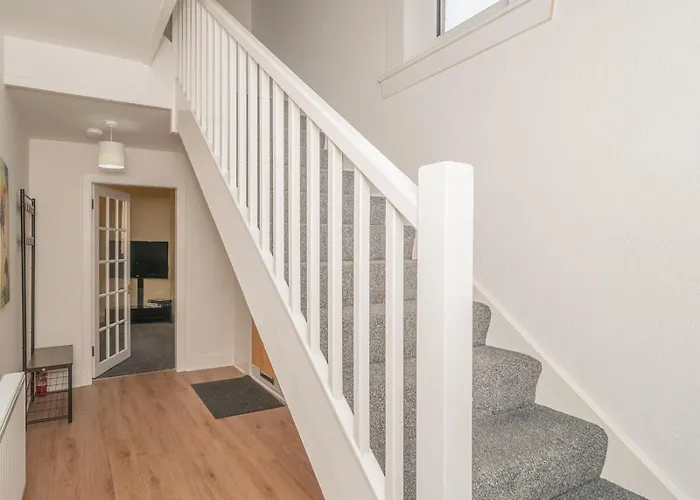 Charming Family House In Rosewell - Pass The Keys Edinburgh