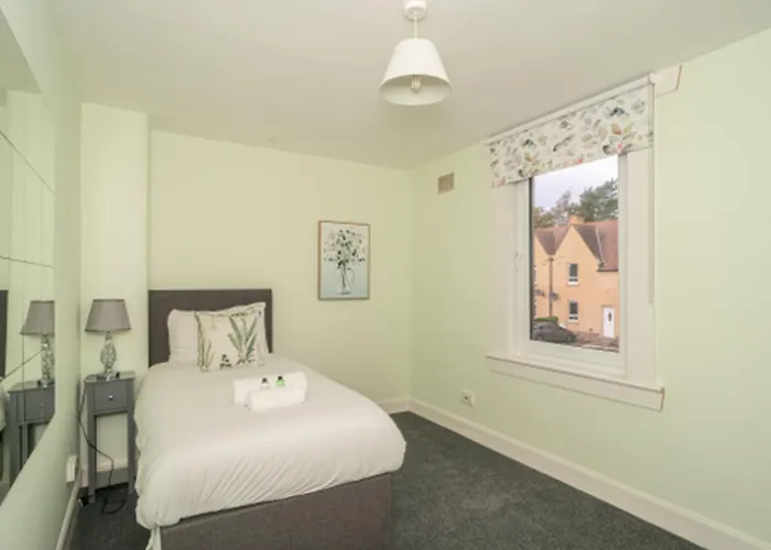 Charming Family House In Rosewell - Pass The Keys Holiday home