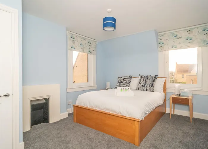 Charming Family House In Rosewell - Pass The Keys Holiday home *