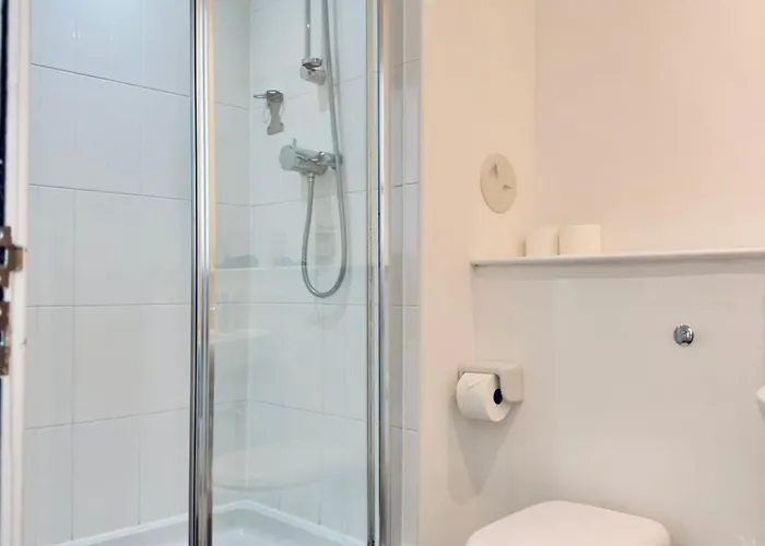 Modern Two Bedroom Apartment Edinburgh