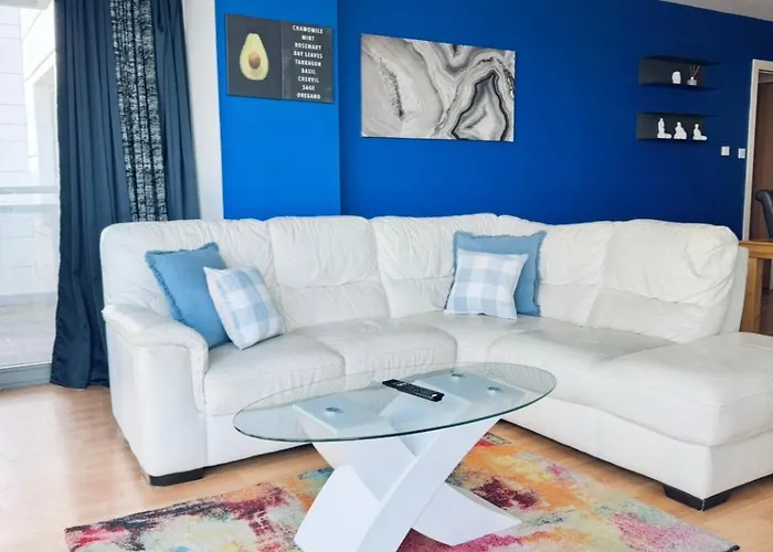 Modern Two Bedroom Apartment *