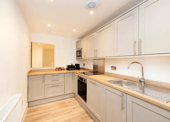 Joivy 3br Flat In Haymarket With Free Parking Apartamento *