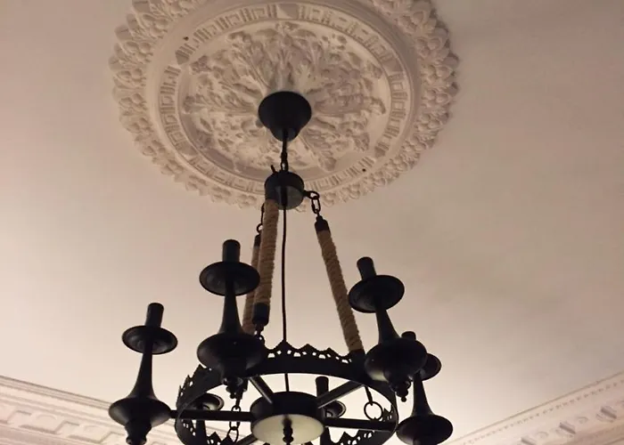 Hotel apartamentowy Royal Mile Balconies By The Castle