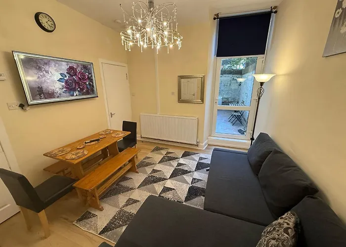 One Bedroom Flat In Old Town , Heart Of Flat Sleeps 4 *