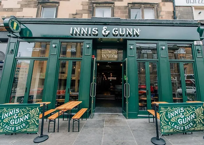 One Bedroom Flat In Old Town , Heart Of Flat Sleeps 4 * Edinburgh