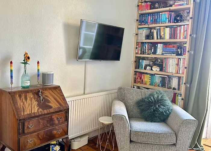 Quirky In Leith Apartment *