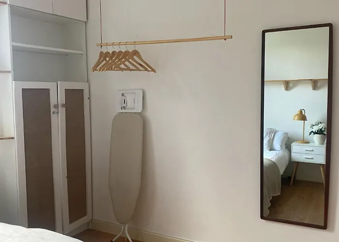 2 Bed With Garden Near Centre & Beach, Free Parking *