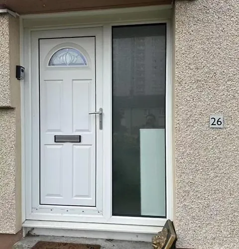 Single In 3 Bedroom House * Edinburgh