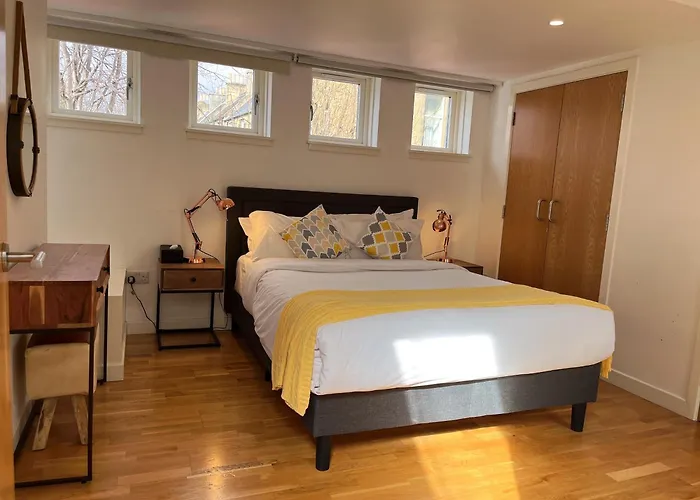 2 Bed 2 Bath With Private Parking