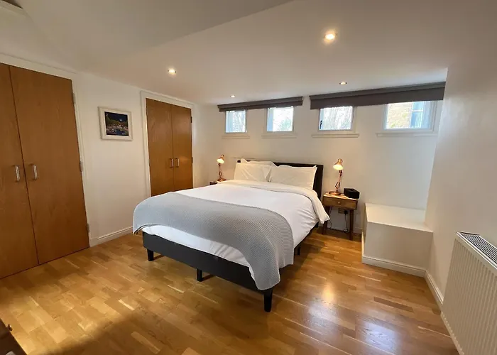 Private Parking 2 Bed 2 Bath *