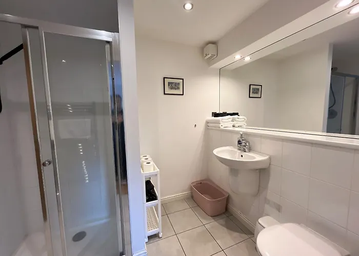 Private Parking 2 Bed 2 Bath