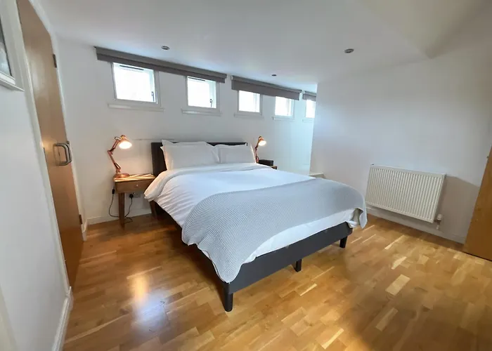 Private Parking 2 Bed 2 Bath