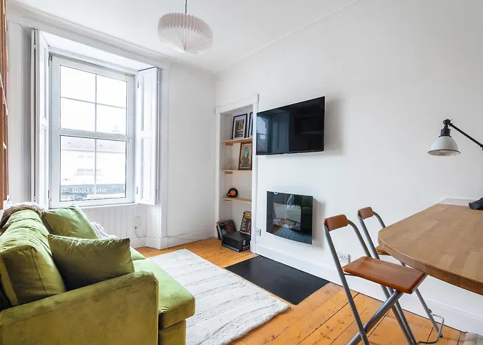 Stylish Near Apartment *