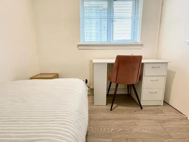 Homestay szállás Single In 3 Bedroom House Edinburgh