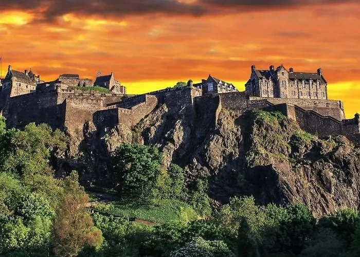 Beautiful Attractive House Free Parking Near Airport Nyaraló *