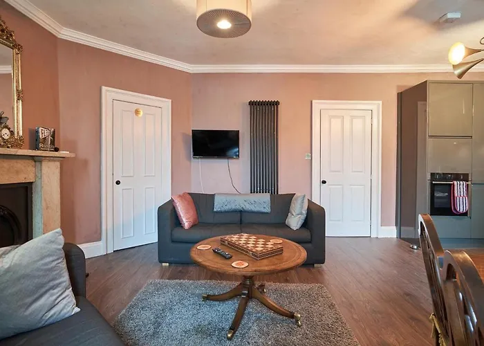 3 Bedroom - Historic Old Town