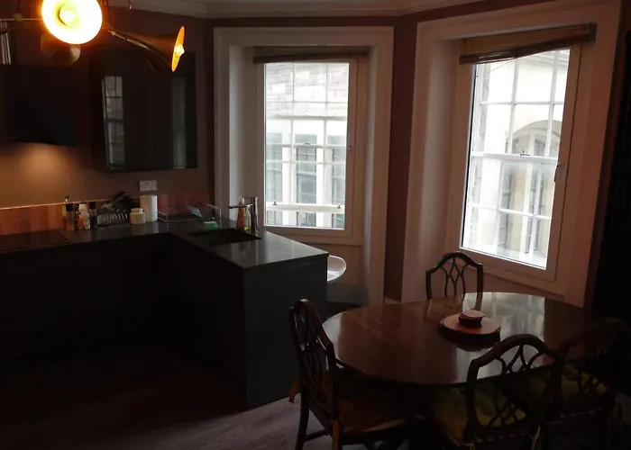 3 Bedroom - Historic Old Town