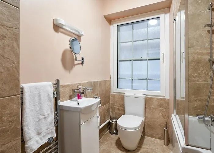 3 Bedroom - Historic Old Town *