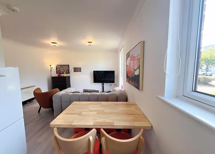 Quiet 2 Bedrooms And 2 Bathrooms With Free Parking Apartament Edynburg