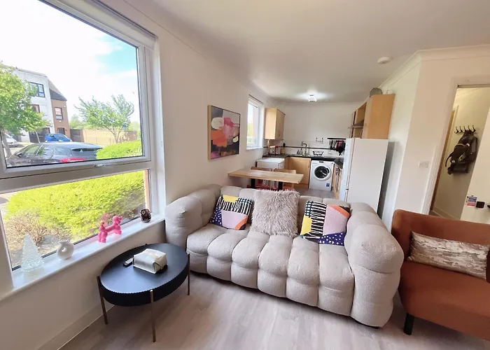 Quiet 2 Bedrooms And 2 Bathrooms With Free Parking