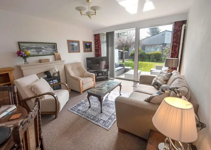 Beautiful Attractive House Free Parking Near Airport Edinburgh