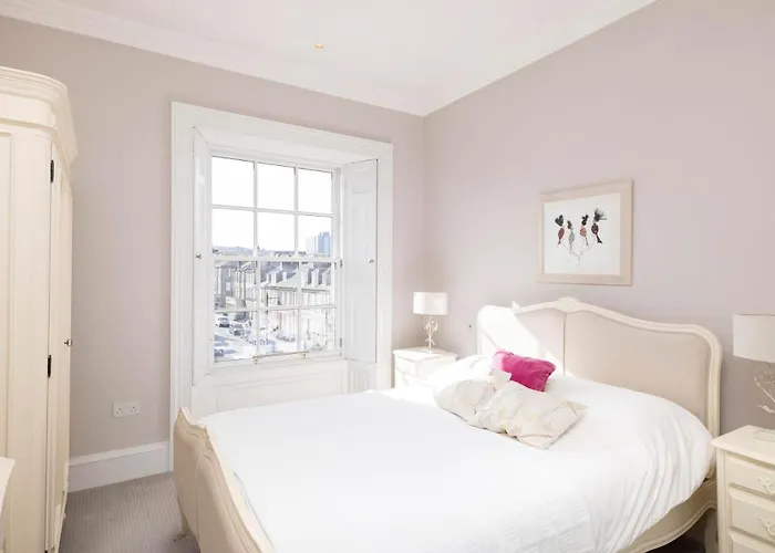 Melville Street Townhouse *