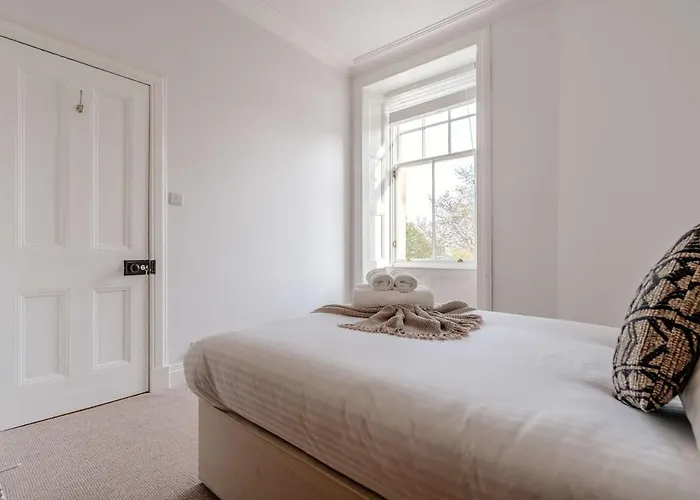 Bright & Elegant Portobello