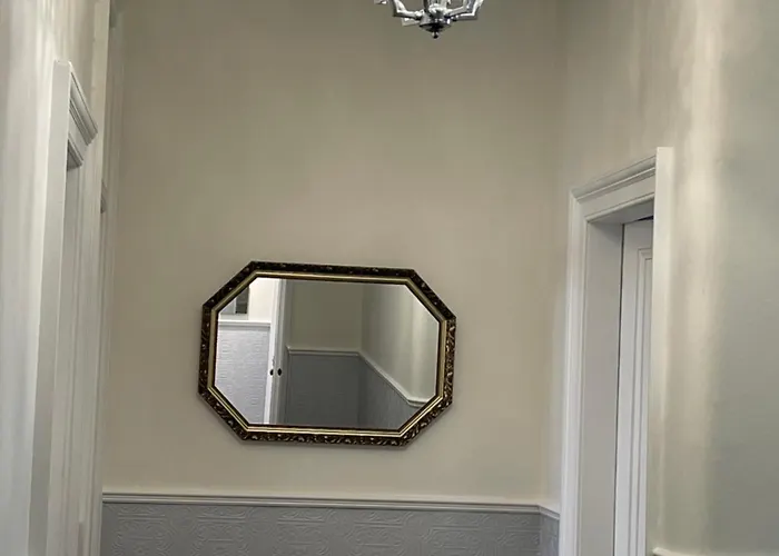 Entire Victorian House 2br - 4 Guests