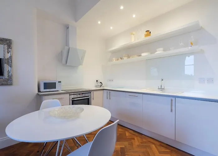 Immaculate One Bedroom Flat In The Centre *