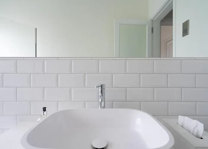 Immaculate One Bedroom Flat In The Centre *